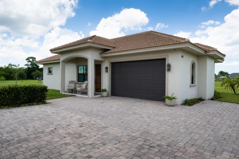 Casa en venta en Palm City, Florida, 4 dormitorios, 419.27 m2 № 952378 - foto 19