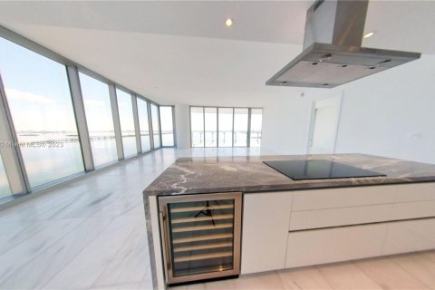 Condominio en venta en Miami, Florida, 3 dormitorios, 237.09 m2 № 716019 - foto 5