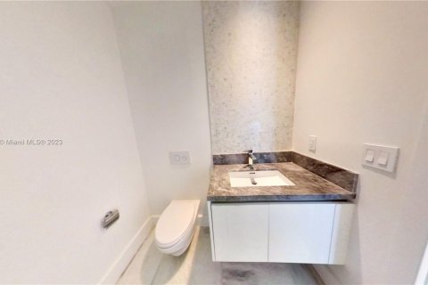 Condominio en venta en Miami, Florida, 3 dormitorios, 237.09 m2 № 716019 - foto 9