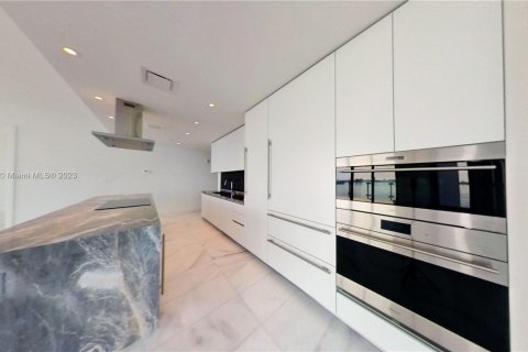 Condominio en venta en Miami, Florida, 3 dormitorios, 237.09 m2 № 716019 - foto 3