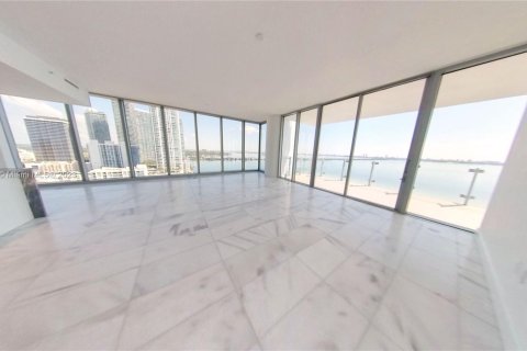 Copropriété à vendre à Miami, Floride: 3 chambres, 237.09 m2 № 716019 - photo 1