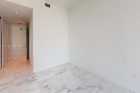 Condominio en venta en Miami, Florida, 3 dormitorios, 237.09 m2 № 716019 - foto 19