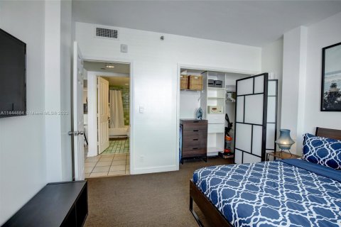 Condo in Miami Beach, Florida, 1 bedroom  № 716021 - photo 17