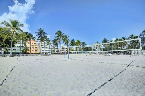 Condo in Miami Beach, Florida, 1 bedroom  № 716021 - photo 25