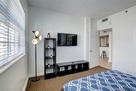 Condo in Miami Beach, Florida, 1 bedroom  № 716021 - photo 18