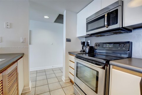 Condo in Miami Beach, Florida, 1 bedroom  № 716021 - photo 8