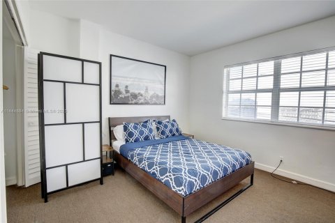 Condo in Miami Beach, Florida, 1 bedroom  № 716021 - photo 16