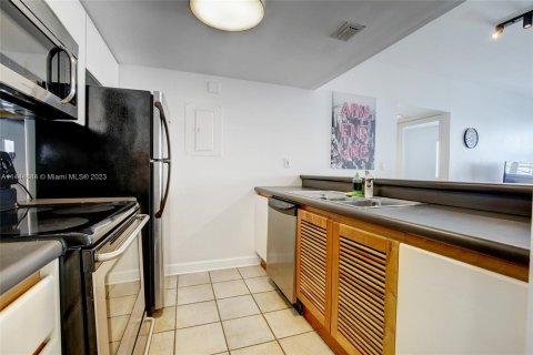 Condo in Miami Beach, Florida, 1 bedroom  № 716021 - photo 7