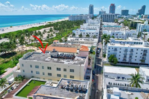 Condo in Miami Beach, Florida, 1 bedroom  № 716021 - photo 3