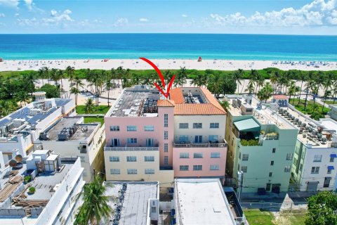 Condo in Miami Beach, Florida, 1 bedroom  № 716021 - photo 2