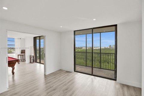 Condominio en venta en North Miami, Florida, 3 dormitorios, 216.83 m2 № 972566 - foto 13