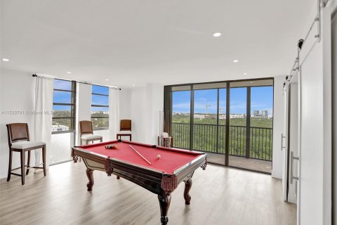 Condominio en venta en North Miami, Florida, 3 dormitorios, 216.83 m2 № 972566 - foto 8