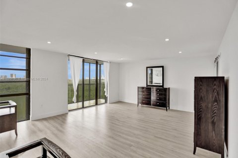 Condominio en venta en North Miami, Florida, 3 dormitorios, 216.83 m2 № 972566 - foto 26