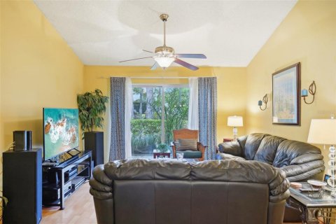 Townhouse in Palm Harbor, Florida 2 bedrooms, 102.19 sq.m. № 1371021 - photo 14