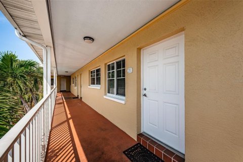 Condo in Indian Rocks Beach, Florida, 2 bedrooms  № 1371062 - photo 4