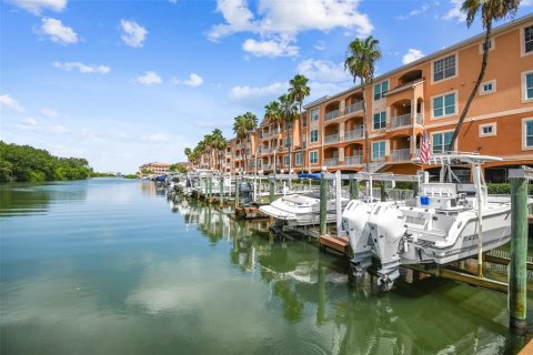 Condo in Tampa, Florida, 1 bedroom  № 1244412 - photo 1