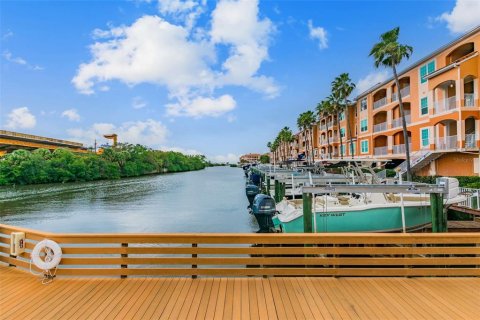 Condo in Tampa, Florida, 1 bedroom  № 1244412 - photo 27