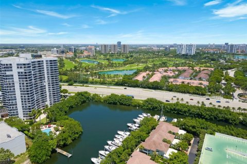 Condo in Aventura, Florida, 2 bedrooms  № 1293122 - photo 2