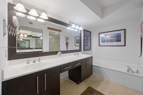 Condo in Aventura, Florida, 2 bedrooms  № 1293122 - photo 18