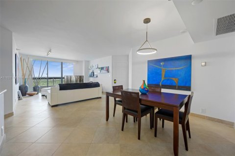 Condominio en venta en Aventura, Florida, 2 dormitorios, 109.72 m2 № 1293122 - foto 13