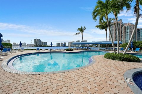 Condo in Aventura, Florida, 2 bedrooms  № 1293122 - photo 6