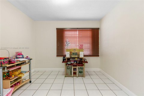 Casa en venta en Miami, Florida, 6 dormitorios, 261.61 m2 № 1374978 - foto 20