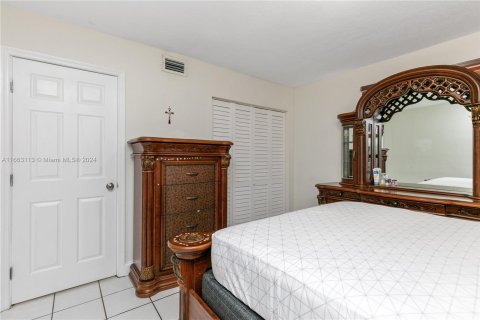 Villa ou maison à vendre à Miami, Floride: 6 chambres, 261.61 m2 № 1374978 - photo 21