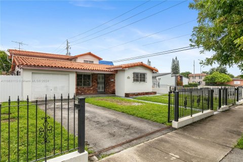 Villa ou maison à vendre à Miami, Floride: 6 chambres, 261.61 m2 № 1374978 - photo 2