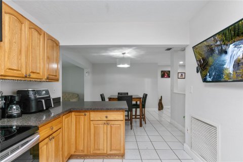 Casa en venta en Miami, Florida, 6 dormitorios, 261.61 m2 № 1374978 - foto 15