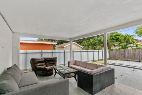 Casa en venta en Miami, Florida, 6 dormitorios, 261.61 m2 № 1374978 - foto 30