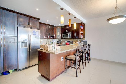 Copropriété à vendre à Sunny Isles Beach, Floride: 2 chambres, 139.82 m2 № 841713 - photo 3