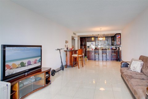 Condo in Sunny Isles Beach, Florida, 2 bedrooms  № 841713 - photo 8