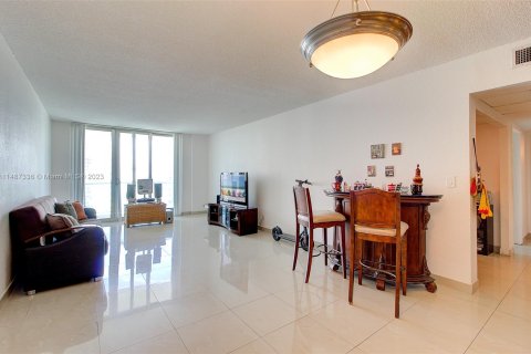 Condo in Sunny Isles Beach, Florida, 2 bedrooms  № 841713 - photo 5