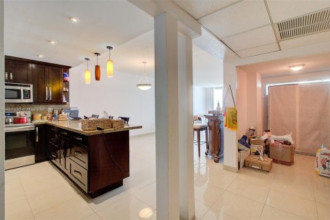 Condo in Sunny Isles Beach, Florida, 2 bedrooms  № 841713 - photo 2