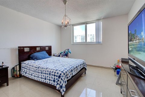 Condo in Sunny Isles Beach, Florida, 2 bedrooms  № 841713 - photo 14