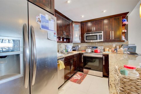 Condo in Sunny Isles Beach, Florida, 2 bedrooms  № 841713 - photo 4