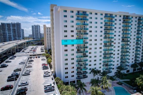 Copropriété à vendre à Sunny Isles Beach, Floride: 2 chambres, 139.82 m2 № 841713 - photo 27