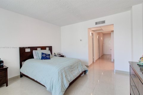 Condo in Sunny Isles Beach, Florida, 2 bedrooms  № 841713 - photo 11