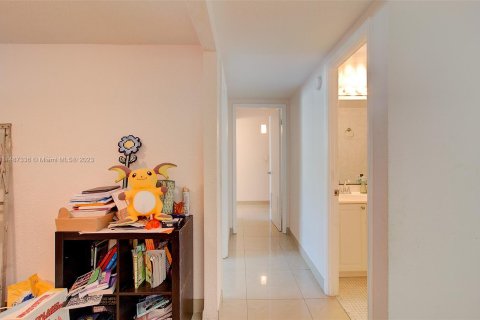 Condo in Sunny Isles Beach, Florida, 2 bedrooms  № 841713 - photo 9