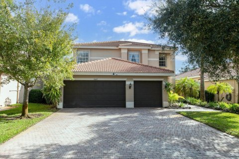 Casa en venta en Vero Beach, Florida, 5 dormitorios, 362.23 m2 № 631107 - foto 1