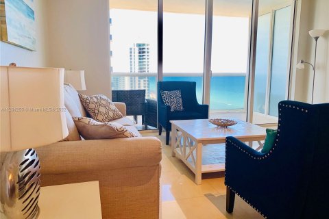 Copropriété à louer à Hallandale Beach, Floride: 1 chambre, 78.41 m2 № 8394 - photo 4