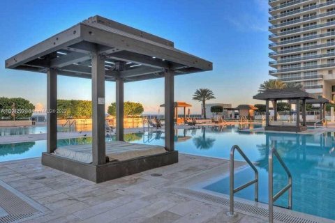 Copropriété à louer à Hallandale Beach, Floride: 1 chambre, 78.41 m2 № 8394 - photo 19