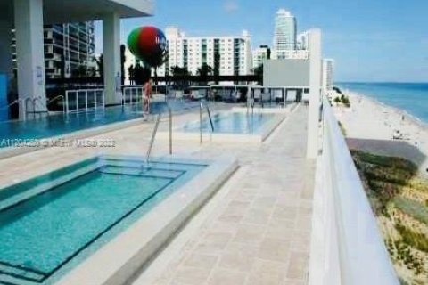 Copropriété à louer à Hallandale Beach, Floride: 1 chambre, 78.41 m2 № 8394 - photo 20