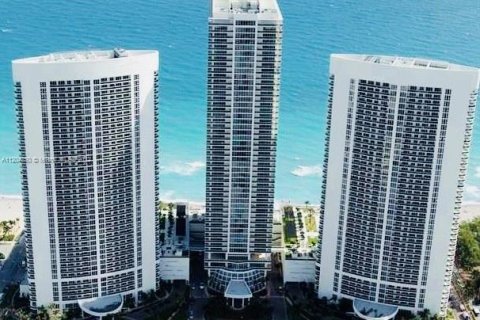 Copropriété à louer à Hallandale Beach, Floride: 1 chambre, 78.41 m2 № 8394 - photo 2