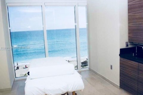 Copropriété à louer à Hallandale Beach, Floride: 1 chambre, 78.41 m2 № 8394 - photo 24