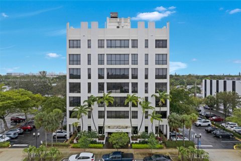 Propiedad comercial en venta en Hollywood, Florida № 922045 - foto 1