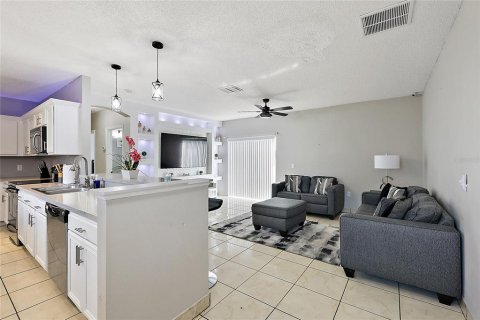 Villa ou maison à vendre à Kissimmee, Floride: 3 chambres, 128.48 m2 № 1313790 - photo 11