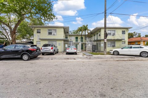 Commercial property in Miami, Florida № 1428185 - photo 1