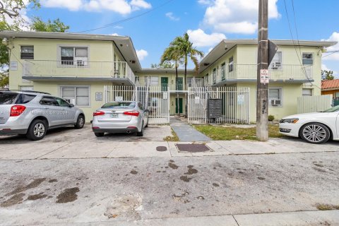 Commercial property in Miami, Florida № 1428185 - photo 2