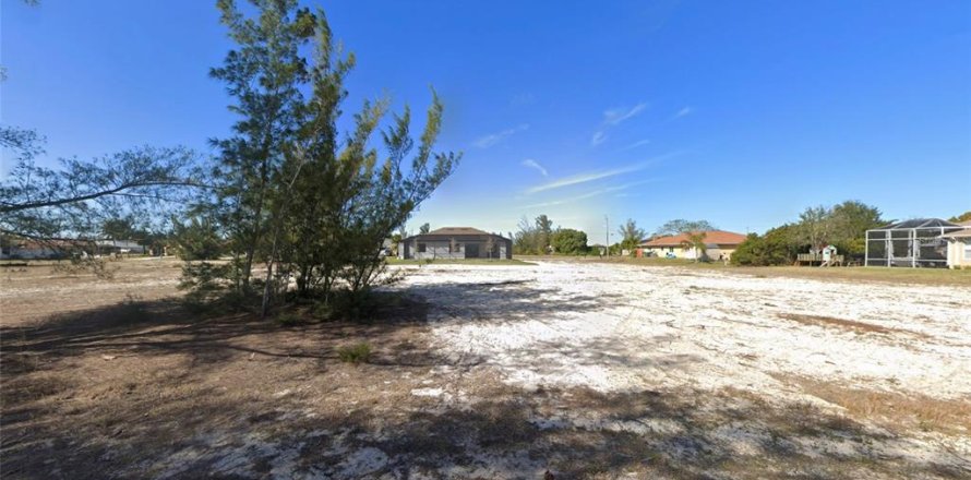 Land in Cape Coral, Florida № 1327395